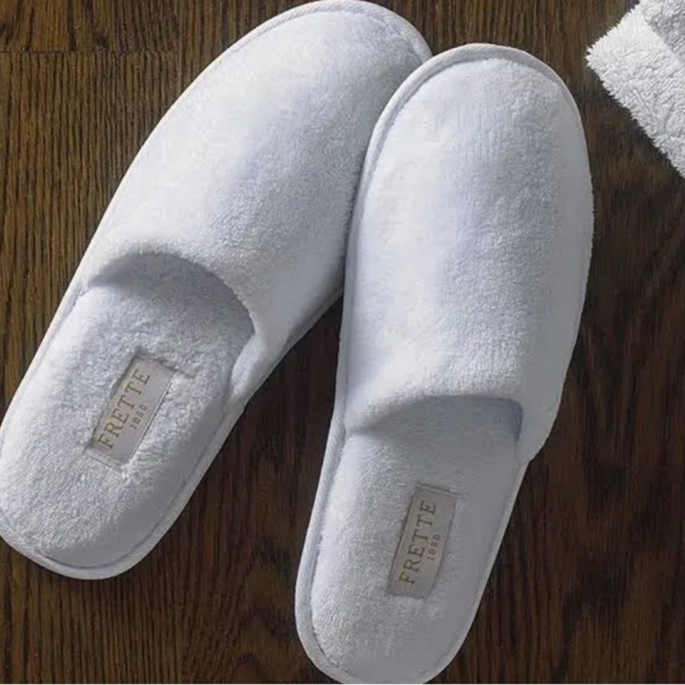FRETTE Elegant White St. Regis Slippers